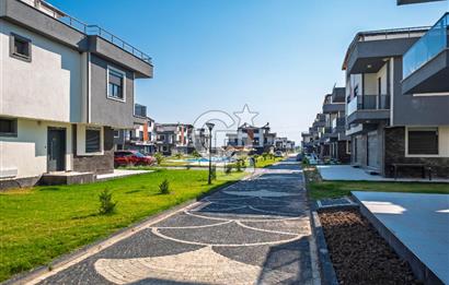 Dikili Salihler'de Holwest Projesinde Satılık Havuzlu 4+1 Villa