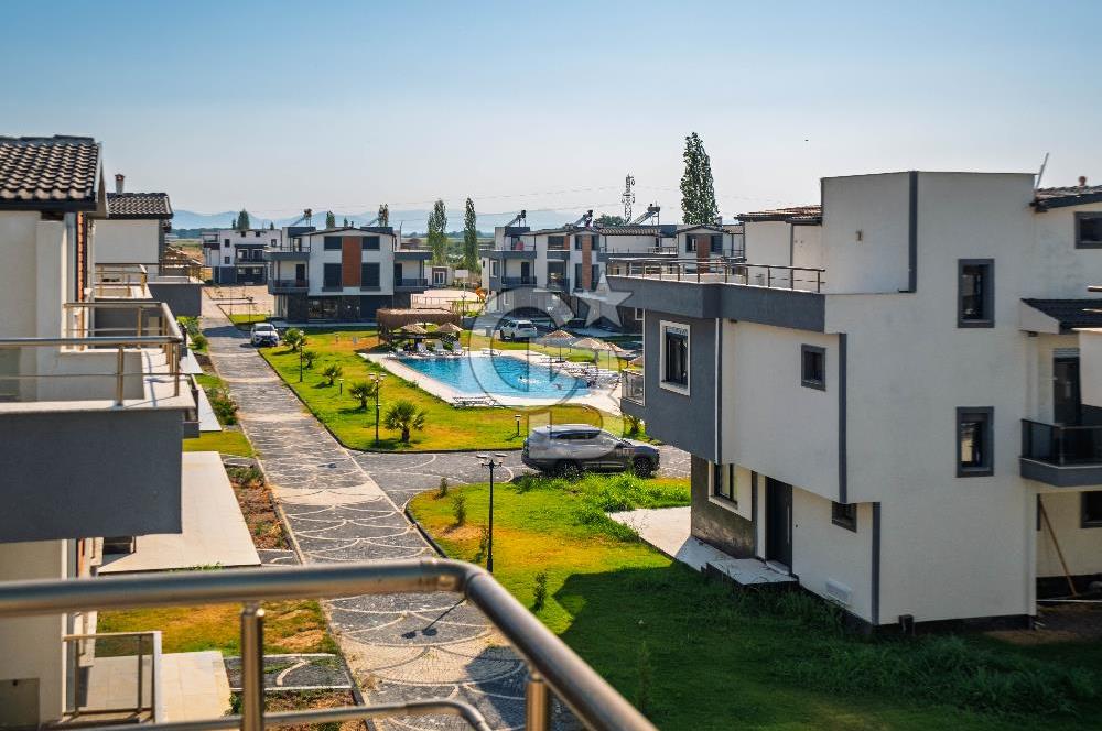 Dikili Salihler'de Holwest Projesinde Satılık Havuzlu 4+1 Villa