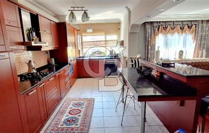 Çengelköy'de Sitede Kısmi Boğaz Manzaralı Teraslı Bakımlı Dubleks