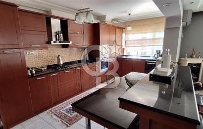 Çengelköy'de Sitede Kısmi Boğaz Manzaralı Teraslı Bakımlı Dubleks