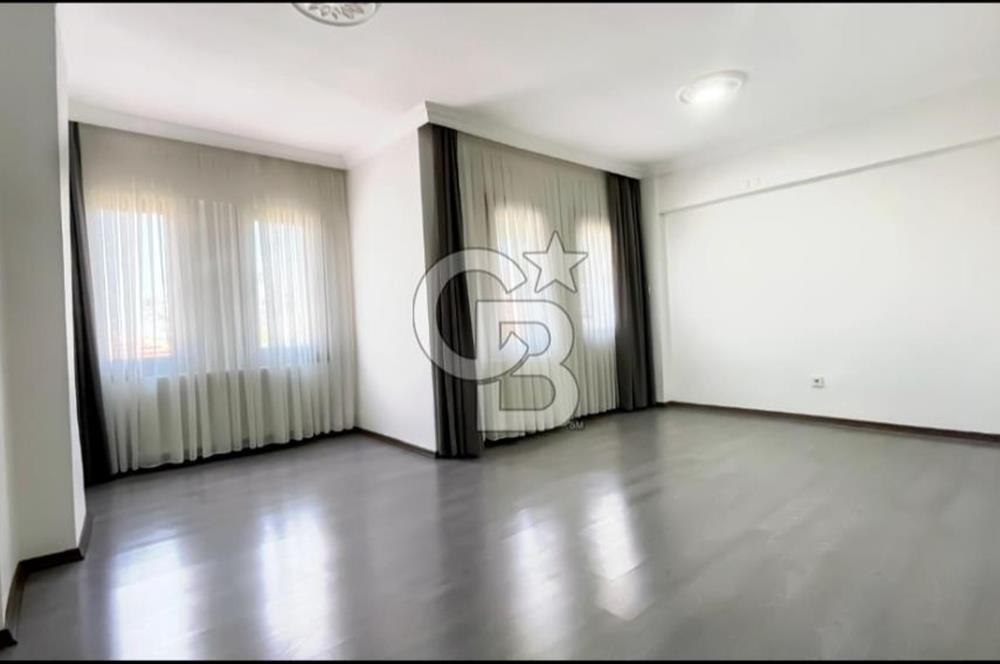 Yalova Çınarcık Koru Mahallesinde Yüzme Havuzlu Villa