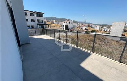 Karaburun Kamukent Sitesi 4+1 Eşyalı Kiralık Tripleks Villa