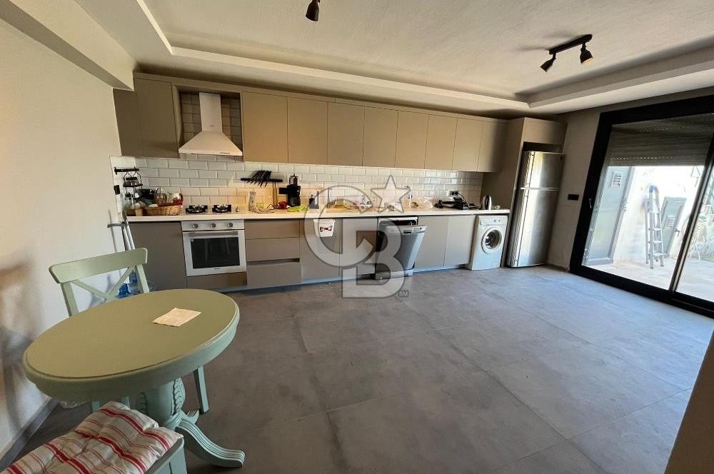 Karaburun Kamukent Sitesi 4+1 Eşyalı Kiralık Tripleks Villa
