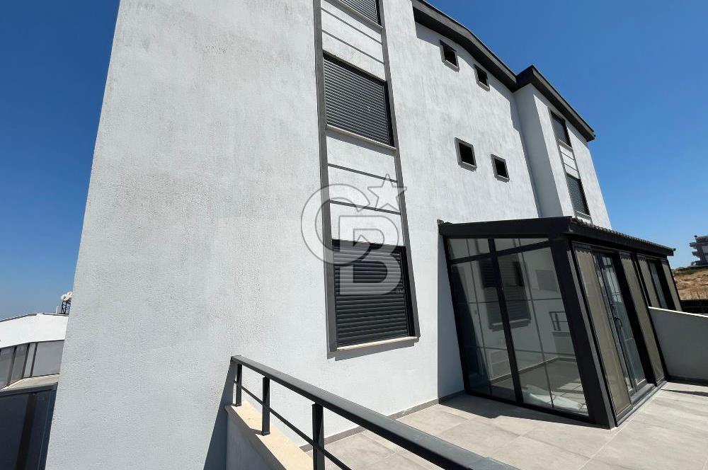 Karaburun Kamukent Sitesi 4+1 Eşyalı Kiralık Tripleks Villa