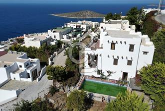 Satılık Denize Yakın ve Deniz Manzaralı Müstakil Villa