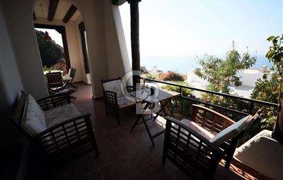 Satılık Denize Yakın ve Deniz Manzaralı Müstakil Villa
