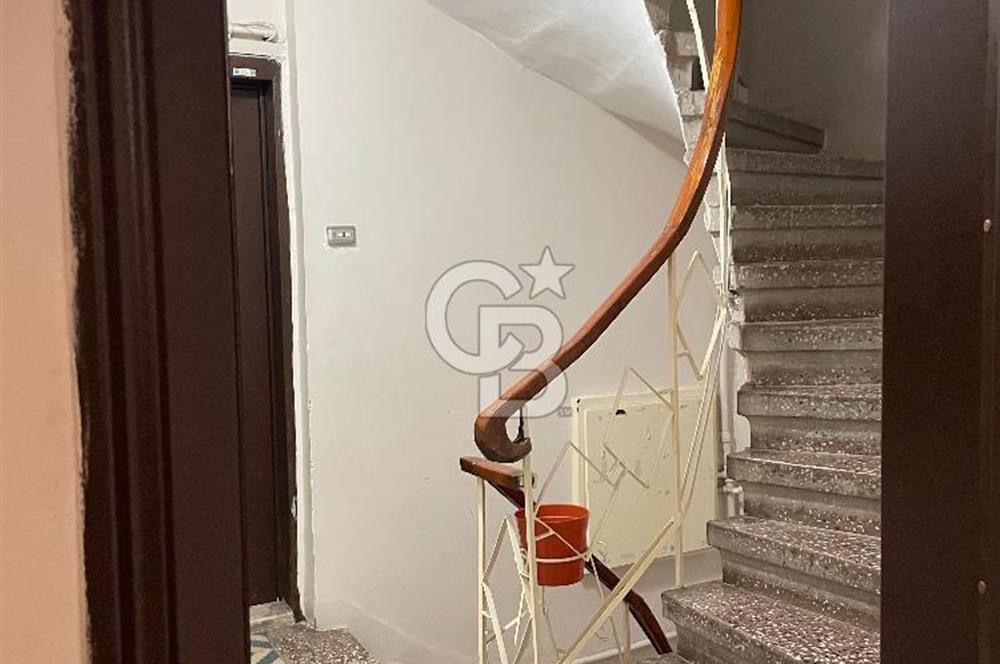 ORTAKÖY'de AĞAÇLI SOKAKTA 85m2 3+1 Kiralık