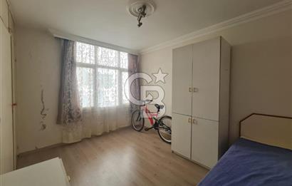 Karşıyaka Banka Sokağında 2+1 Satılık asansörlü ara kat daire