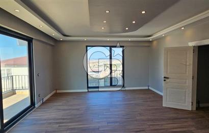 Yalova Merkezde Full Deniz Manzaralı Asansörlü 6+1 Satılık Villa!