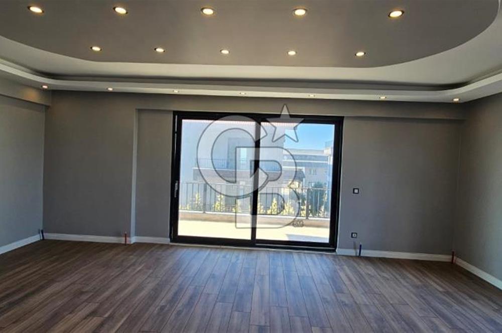 Yalova Merkezde Full Deniz Manzaralı Asansörlü 6+1 Satılık Villa!
