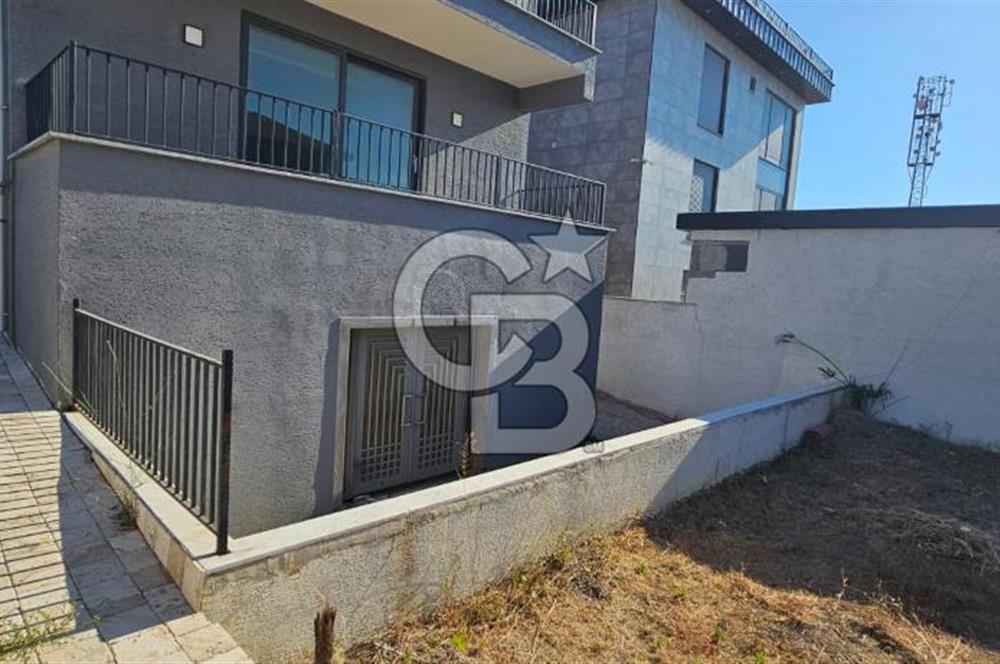 Yalova Merkezde Full Deniz Manzaralı Asansörlü 6+1 Satılık Villa!