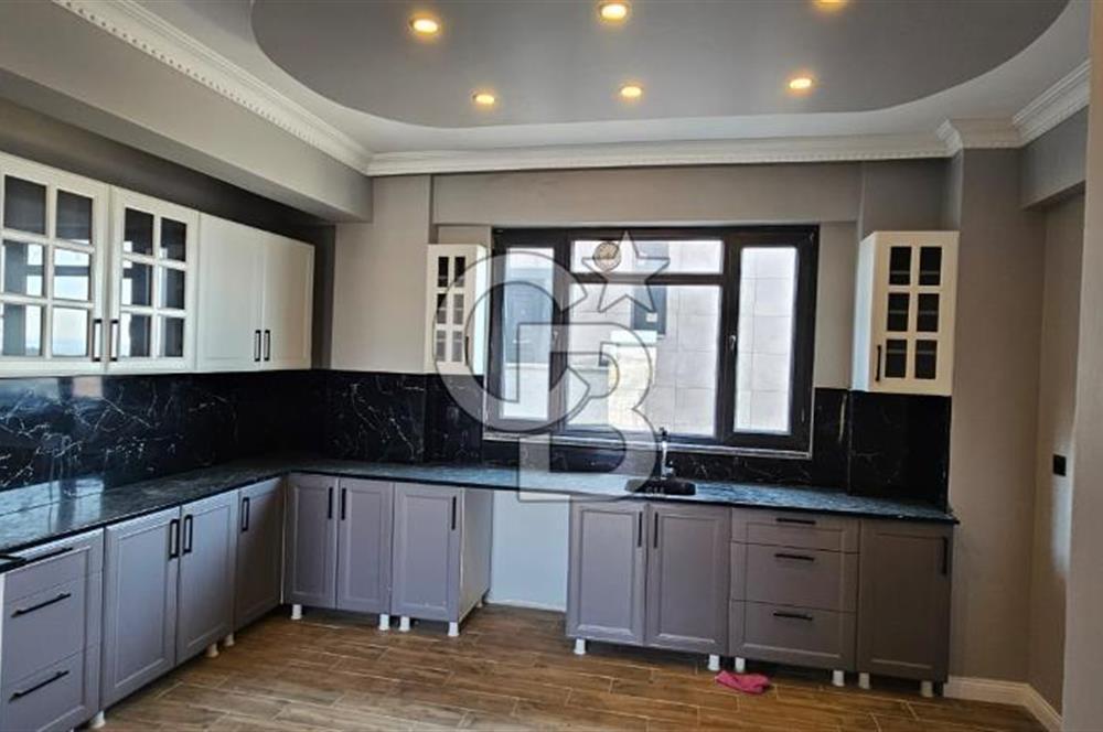 Yalova Merkezde Full Deniz Manzaralı Asansörlü 6+1 Satılık Villa!