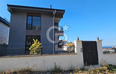 Yalova Merkezde Full Deniz Manzaralı Asansörlü 6+1 Satılık Villa!