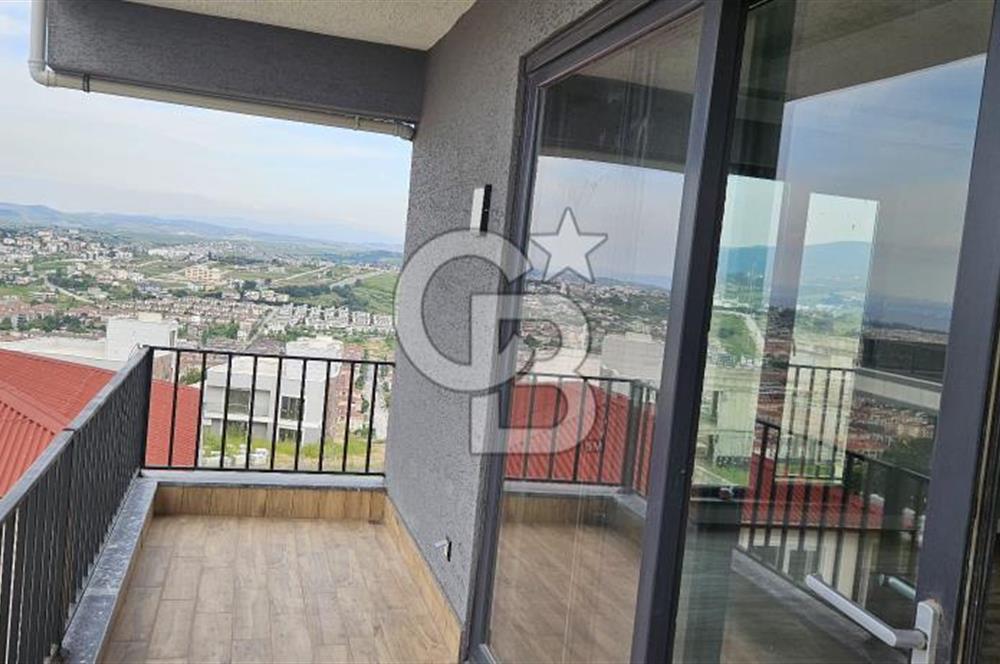 Yalova Merkezde Full Deniz Manzaralı Asansörlü 6+1 Satılık Villa!