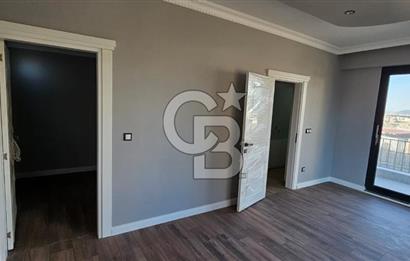 Yalova Merkezde Full Deniz Manzaralı Asansörlü 6+1 Satılık Villa!
