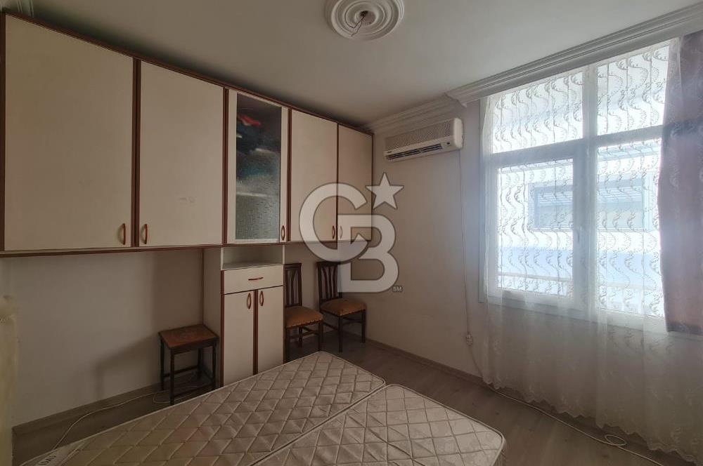 Karşıyaka Banka Sokağında 2+1 Satılık asansörlü ara kat daire