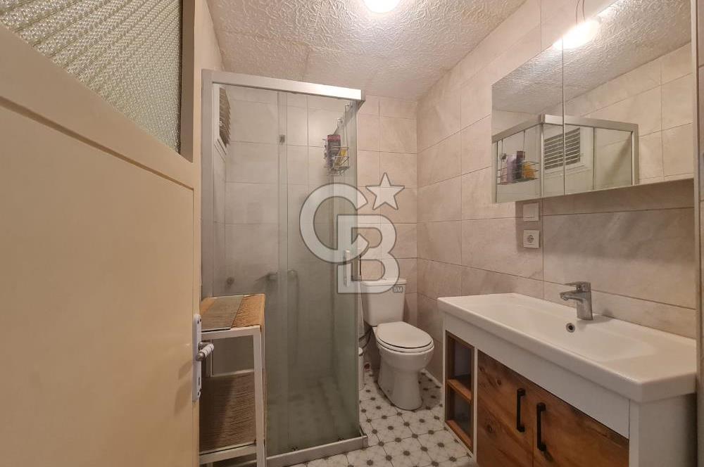 Karşıyaka Banka Sokağında 2+1 Satılık asansörlü ara kat daire