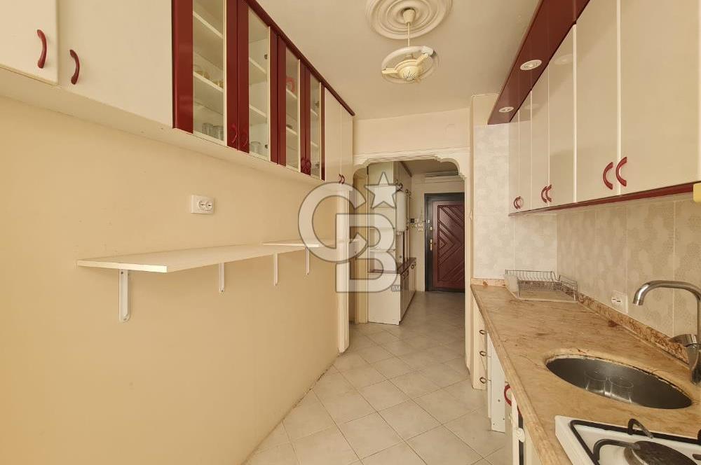 Karşıyaka Banka Sokağında 2+1 Satılık asansörlü ara kat daire