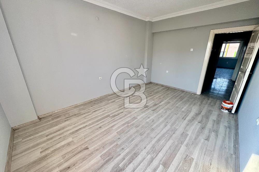 MAHMUDİYE MAH. ÇARŞI MERKEZDE İÇİ YAPILI SATILIK 2+1 DAİRE