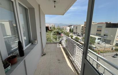 BORNOVA IŞIKKENT'TE 3+1 GENİŞ ÖNÜ AÇIK DAİRE