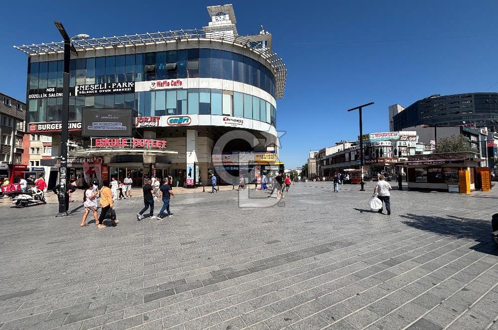 ESENYURT ESKULE AVMDE SATILIK KREDİYE UYGUN DÜKKAN MAĞAZA