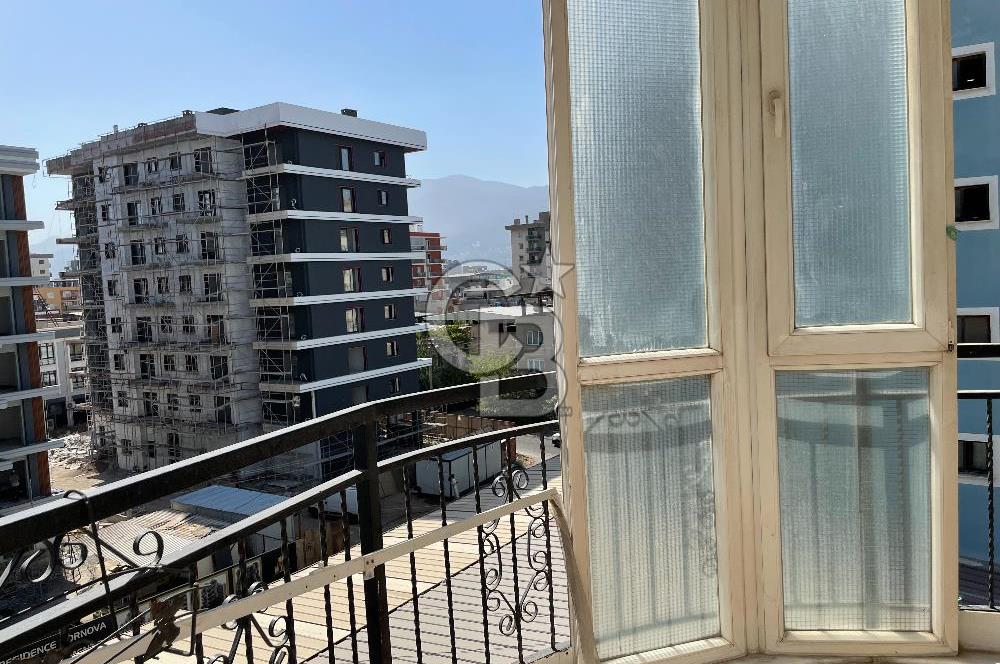 Bornova Mevlana Sitesi'nde Merkezi Konum Satılık Geniş 3+1 Daire