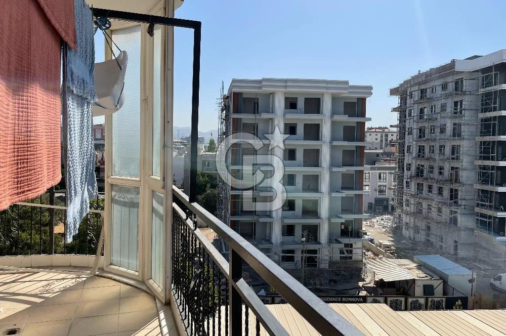 Bornova Mevlana Sitesi'nde Merkezi Konum Satılık Geniş 3+1 Daire