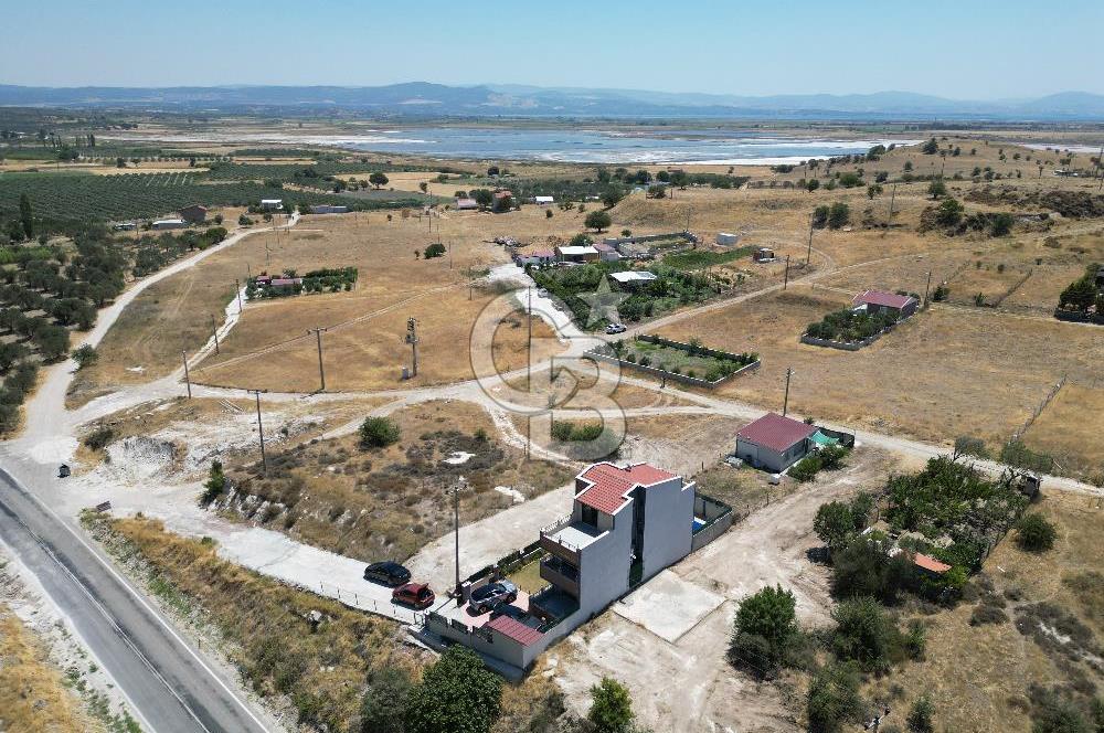 DİKİLİ ÇANDARLI’DA ANAYOLA KOMŞU SATILIK YATIRIMLIK ARSA