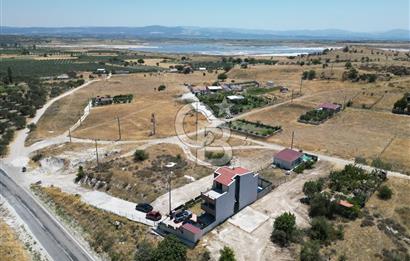 DİKİLİ ÇANDARLI’DA ANAYOLA KOMŞU SATILIK YATIRIMLIK ARSA