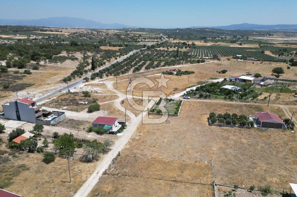 DİKİLİ ÇANDARLI’DA ANAYOLA KOMŞU SATILIK YATIRIMLIK ARSA