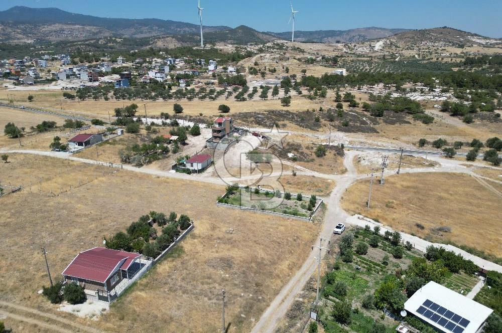 DİKİLİ ÇANDARLI’DA ANAYOLA KOMŞU SATILIK YATIRIMLIK ARSA