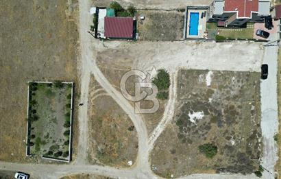 DİKİLİ ÇANDARLI’DA ANAYOLA KOMŞU SATILIK YATIRIMLIK ARSA