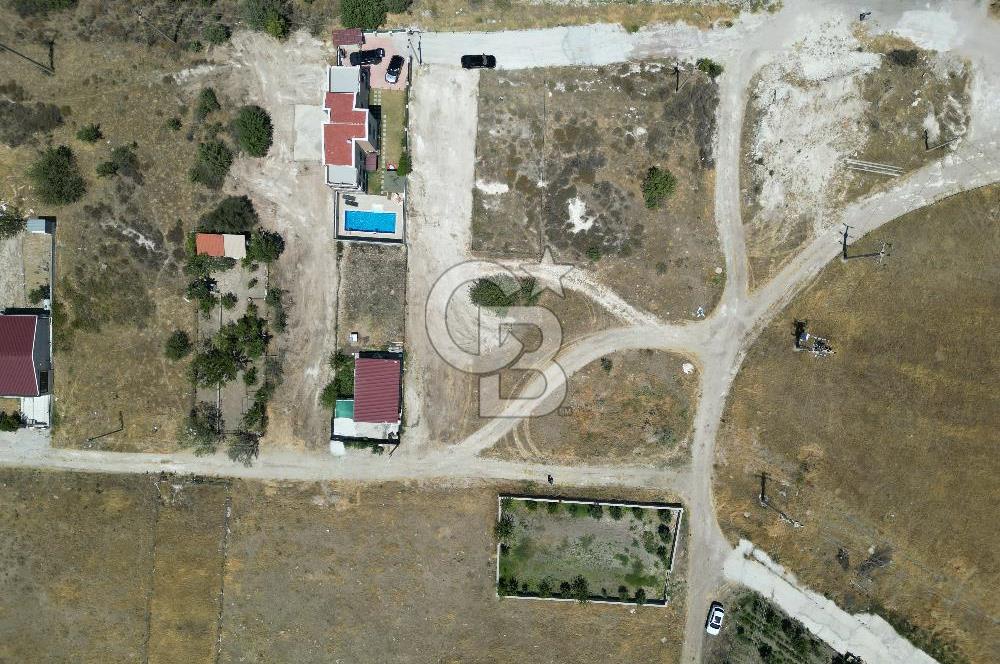 DİKİLİ ÇANDARLI’DA ANAYOLA KOMŞU SATILIK YATIRIMLIK ARSA