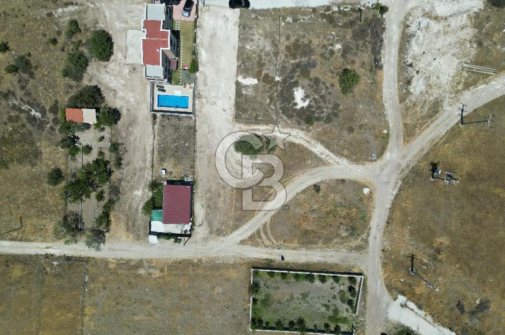 DİKİLİ ÇANDARLI’DA ANAYOLA KOMŞU SATILIK YATIRIMLIK ARSA