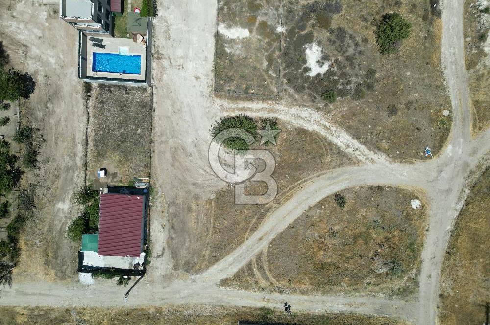 DİKİLİ ÇANDARLI’DA ANAYOLA KOMŞU SATILIK YATIRIMLIK ARSA
