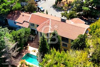 LEVENT KRİZANTEM SOKAKTA İŞYERİ VE KONUTA UYGUN MÜSTAKİL VİLLA