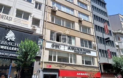 Nişantasi Hüsrev Gerede Cad. girişinde Kiralık Ofis katı.