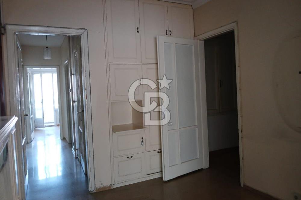 Nişantasi Hüsrev Gerede Cad. girişinde Kiralık Ofis katı.