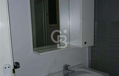 Nişantasi Hüsrev Gerede Cad. girişinde Kiralık Ofis katı.