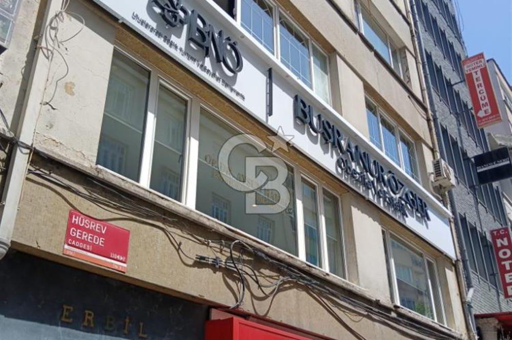 Nişantasi Hüsrev Gerede Cad. girişinde Kiralık Ofis katı.