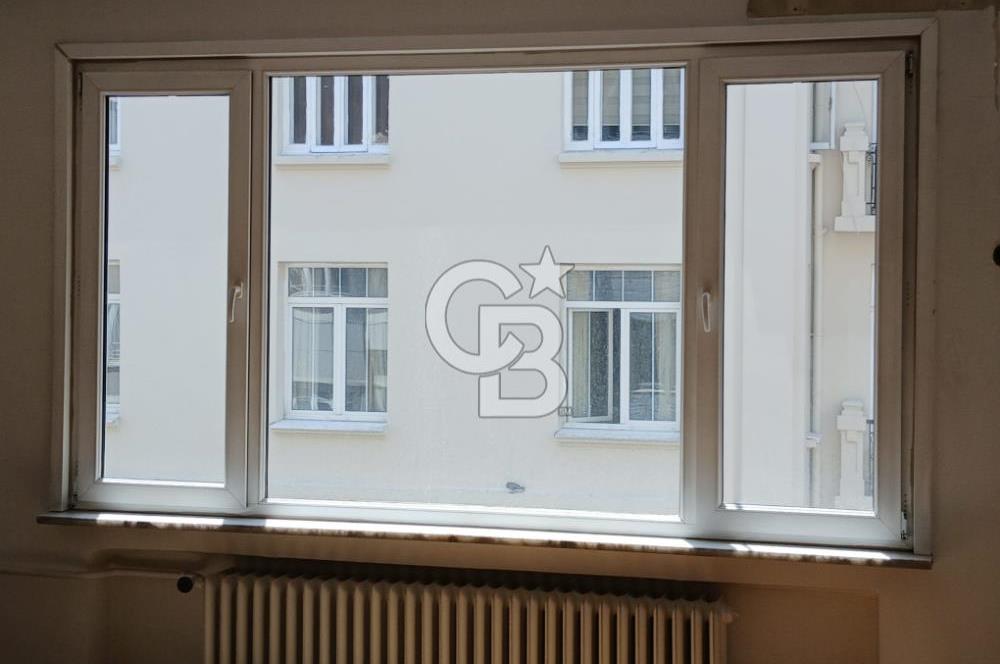 Nişantasi Hüsrev Gerede Cad. girişinde Kiralık Ofis katı.