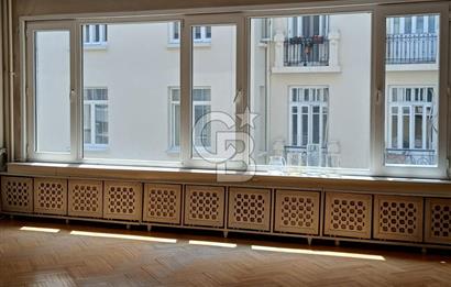 Nişantasi Hüsrev Gerede Cad. girişinde Kiralık Ofis katı.