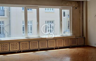 Nişantasi Hüsrev Gerede Cad. girişinde Kiralık Ofis katı.
