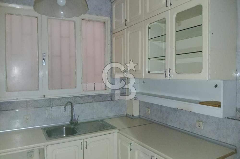 Nişantasi Hüsrev Gerede Cad. girişinde Kiralık Ofis katı.
