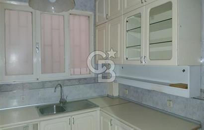 Nişantasi Hüsrev Gerede Cad. girişinde Kiralık Ofis katı.