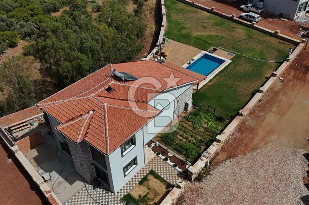 SEFERİHİSAR KAVAKDEREDE MÜSTAKİL HAVUZLU 5+1 VİLLA