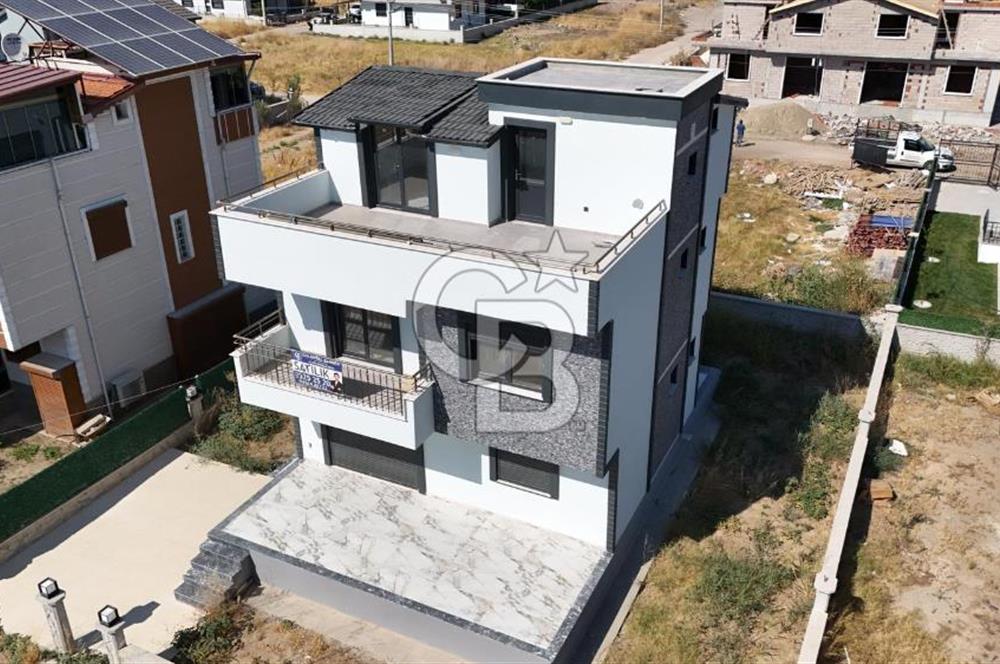 Dikili Cumhuriyet Mah. Çetin Emeç'te Satılık Müstakil 4+1 Villa