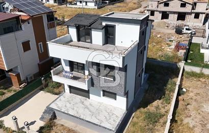Dikili Cumhuriyet Mah. Çetin Emeç'te Satılık Müstakil 4+1 Villa