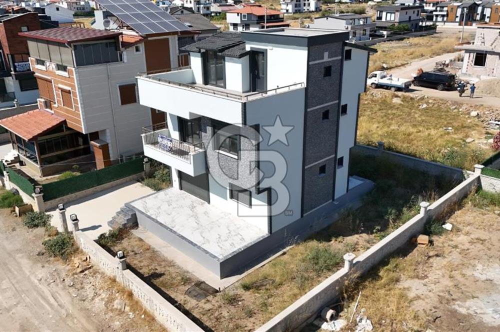 Dikili Cumhuriyet Mah. Çetin Emeç'te Satılık Müstakil 4+1 Villa