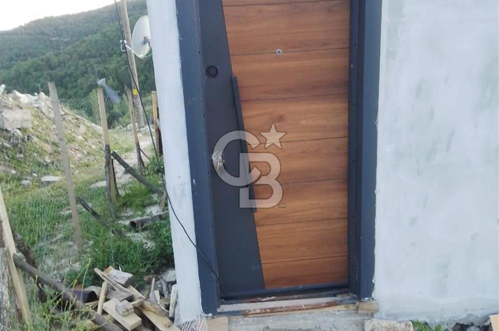 YENİCE NAMAZGAHTA İÇERİSİNDE EV BULUNAN ARSA